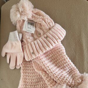 ***NEW*** Matching Hat, Scarf and Gloves